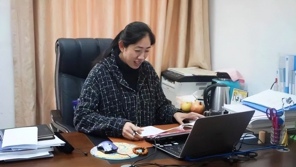 尽管格列兹曼和马德里竞技的合同中有一项解约条款，但事实上球员的注意力只在马竞身上，他热爱这家俱乐部。